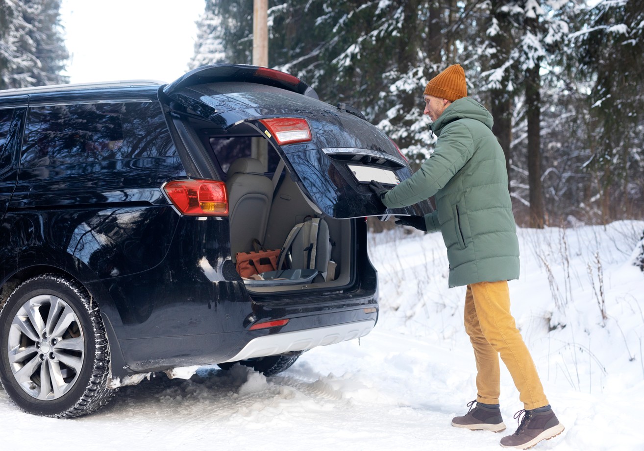 10 лайфхаків з авто взимку — як впевнено почуватися на дорозі в ожеледицю